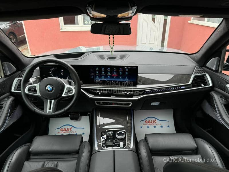 BMW X5 M60i V8