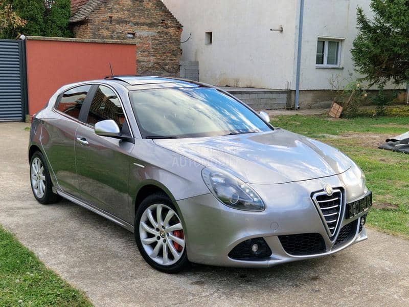 Alfa Romeo Giulietta QV line PANO