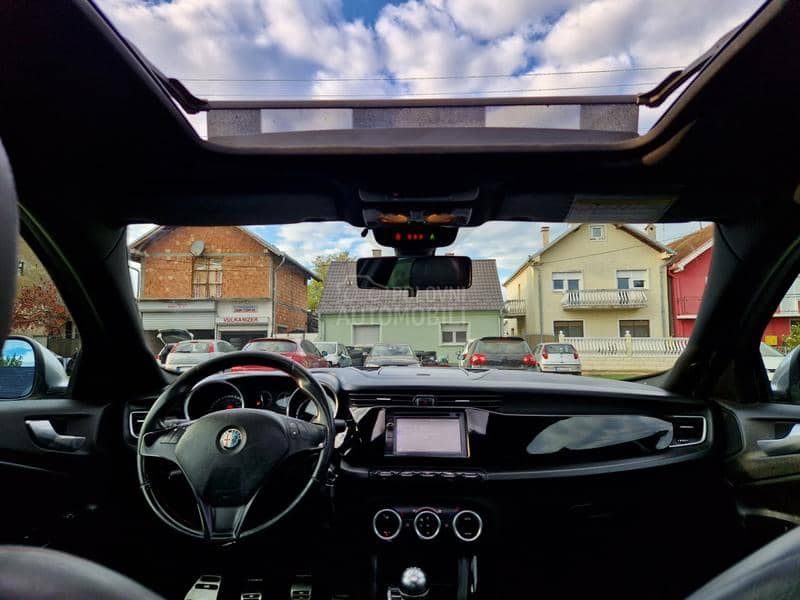 Alfa Romeo Giulietta QV line PANO