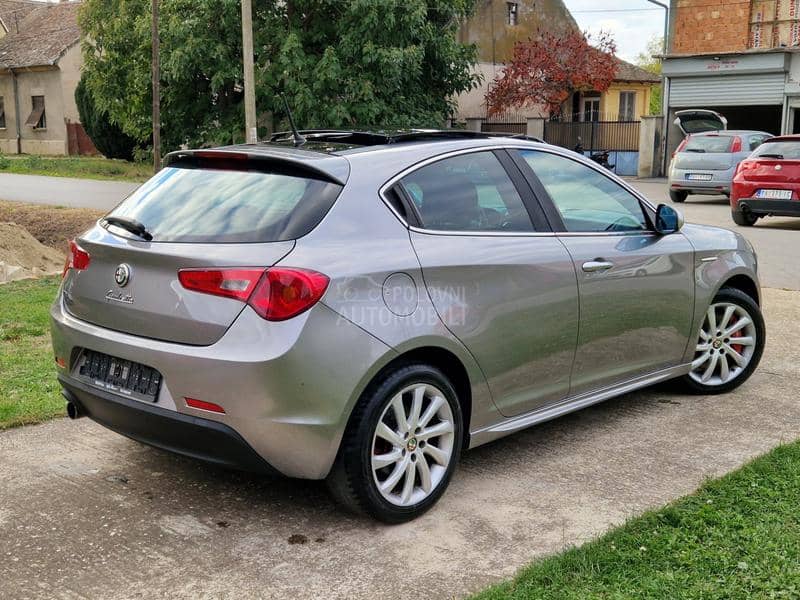 Alfa Romeo Giulietta QV line PANO