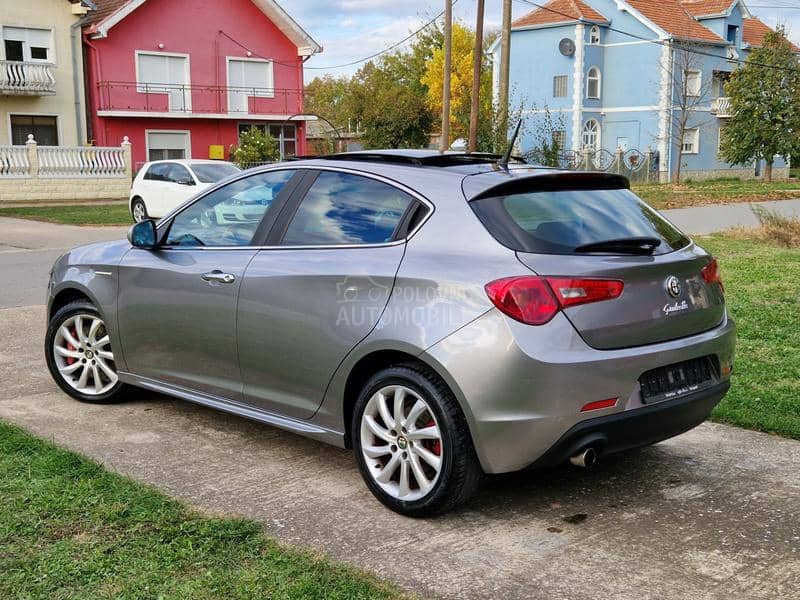 Alfa Romeo Giulietta QV line PANO