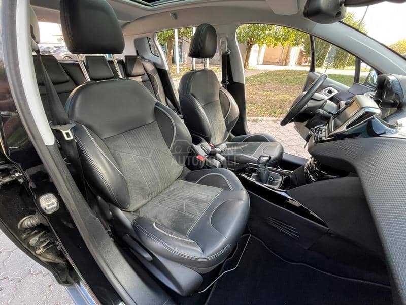 Peugeot 2008 CROSS/PAN