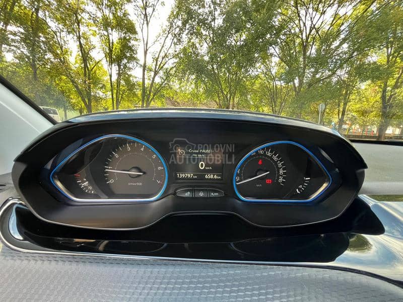 Peugeot 2008 CROSS/PAN