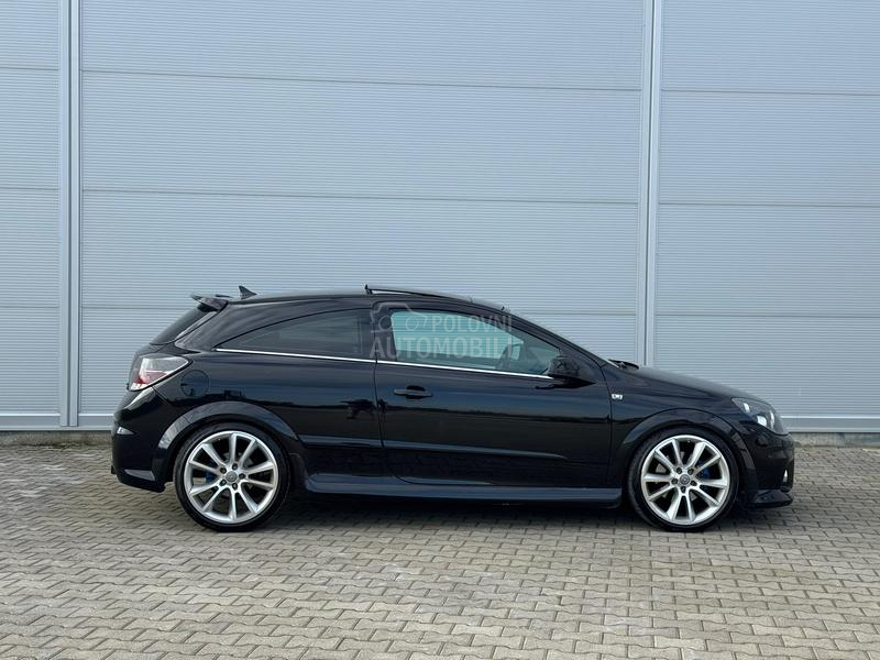 Opel Astra H OPC LINE