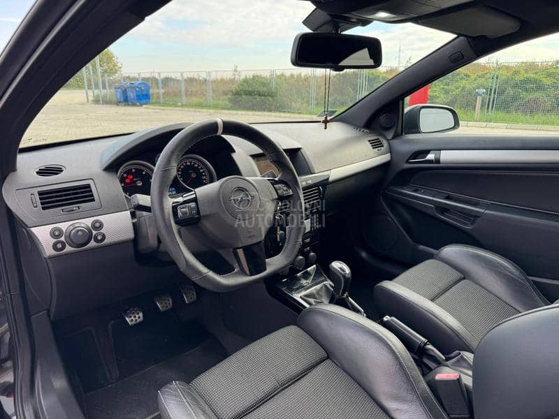 Opel Astra H OPC LINE