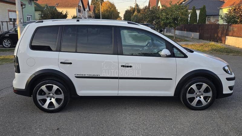 Volkswagen Touran CROSS 2.0 TDI