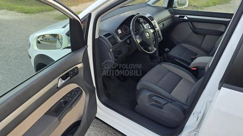 Volkswagen Touran CROSS 2.0 TDI