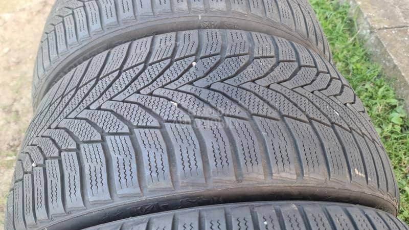 Nexen 235/40 R18 Zimska
