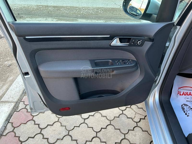 Volkswagen Touran 1.6 TDI /AUT/ F1