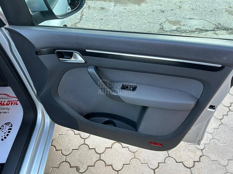 Volkswagen Touran 1.6 TDI /AUT/ F1