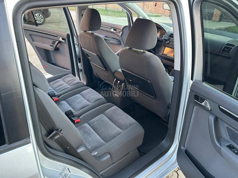 Volkswagen Touran 1.6 TDI /AUT/ F1
