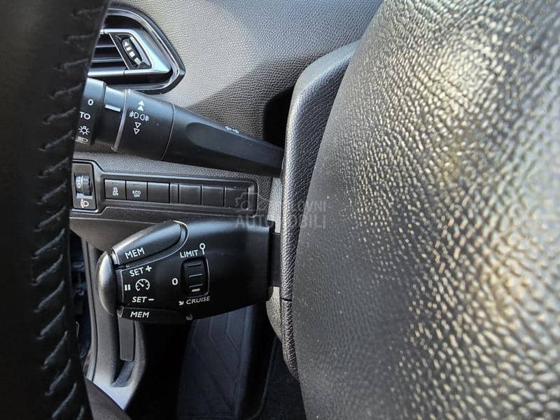 Peugeot 308 1.6 e-HDI/PAN/F-ULL/