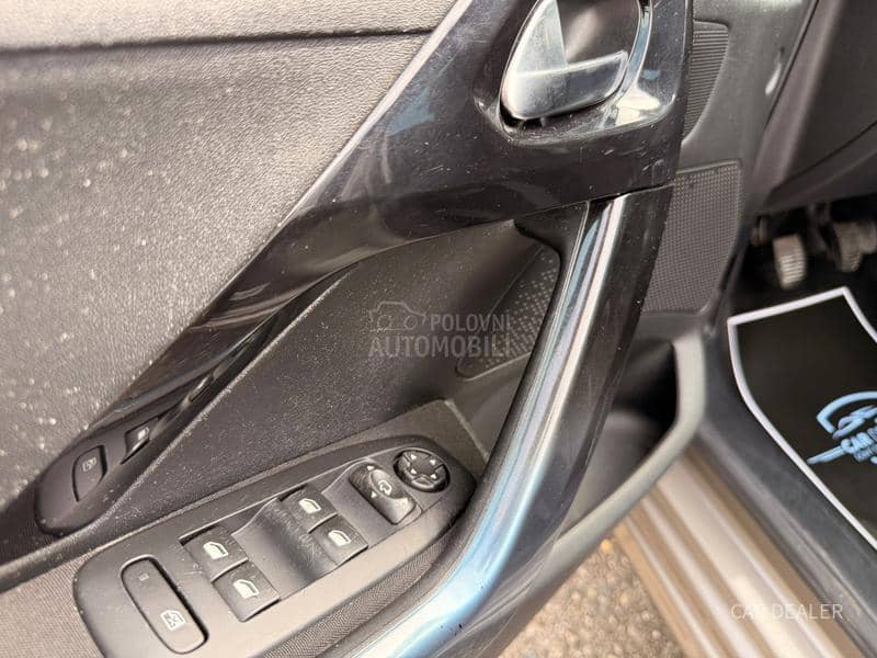 Peugeot 208 1.6b/pano/allure