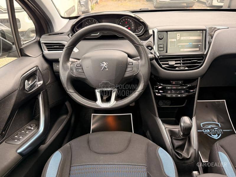 Peugeot 208 1.6b/pano/allure