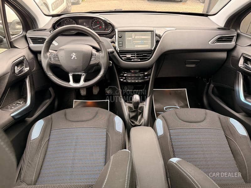 Peugeot 208 1.6b/pano/allure