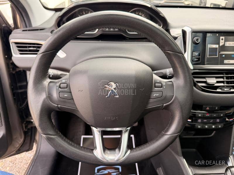 Peugeot 208 1.6b/pano/allure