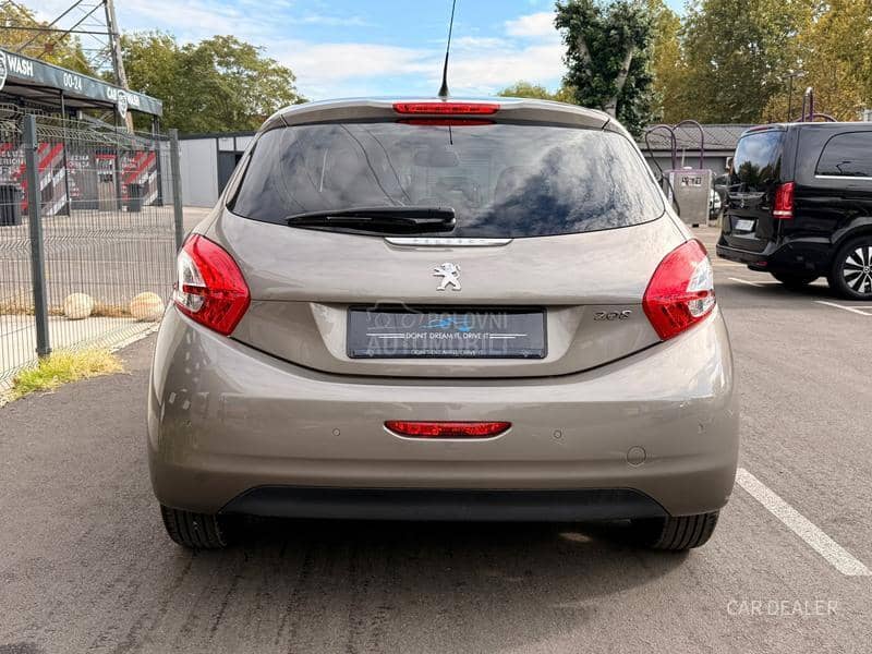 Peugeot 208 1.6b/pano/allure