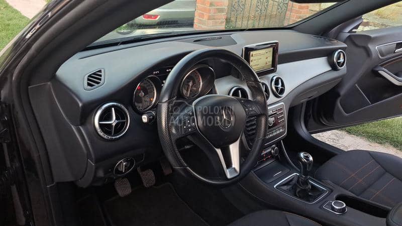 Mercedes Benz CLA 180 1.6 AMG