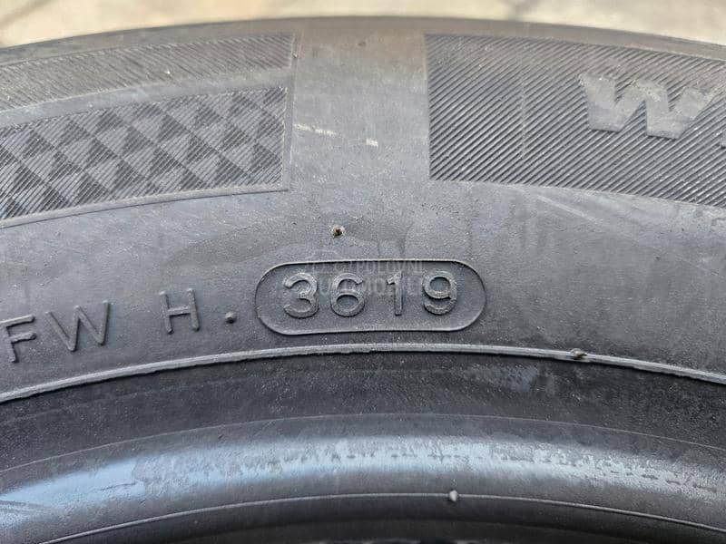 Hankook 185/60 R15 Zimska