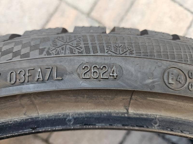 Continental 225/35 R20 Zimska