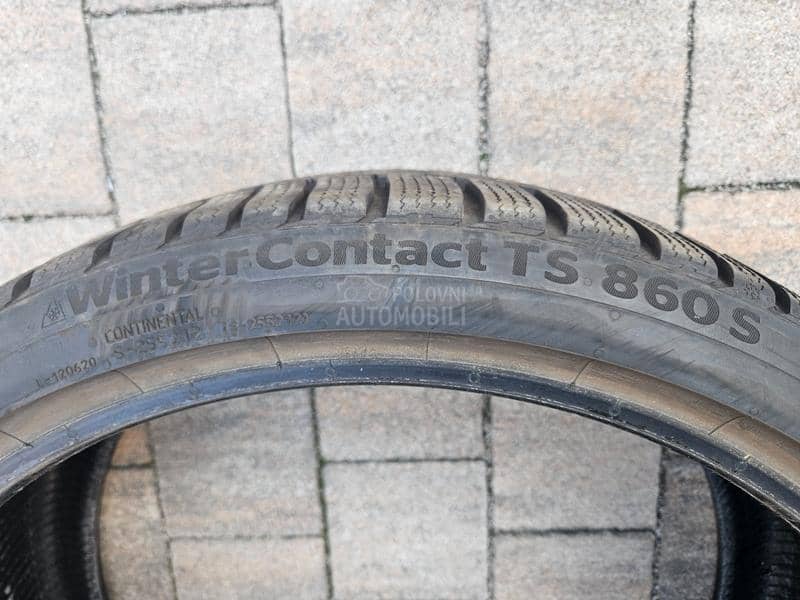 Continental 225/35 R20 Zimska