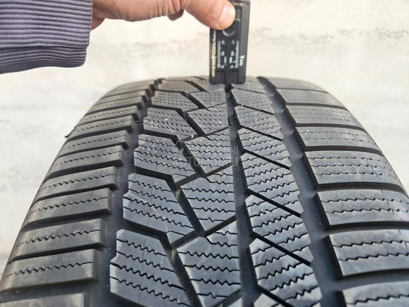 Continental 225/35 R20 Zimska