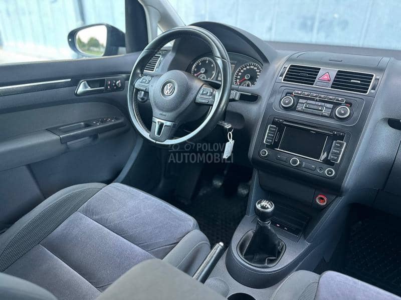 Volkswagen Touran 1.6/7SEDISTA/LED Volkswagen Touran 1.6/7SEDISTA/LED