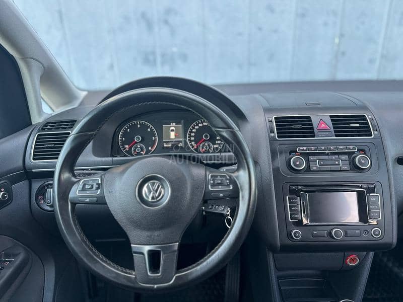 Volkswagen Touran 1.6/7SEDISTA/LED Volkswagen Touran 1.6/7SEDISTA/LED