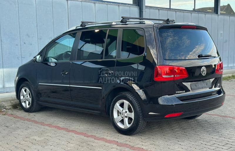 Volkswagen Touran 1.6/7SEDISTA/LED Volkswagen Touran 1.6/7SEDISTA/LED