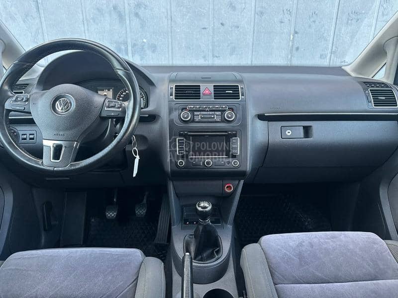 Volkswagen Touran 1.6/7SEDISTA/LED Volkswagen Touran 1.6/7SEDISTA/LED