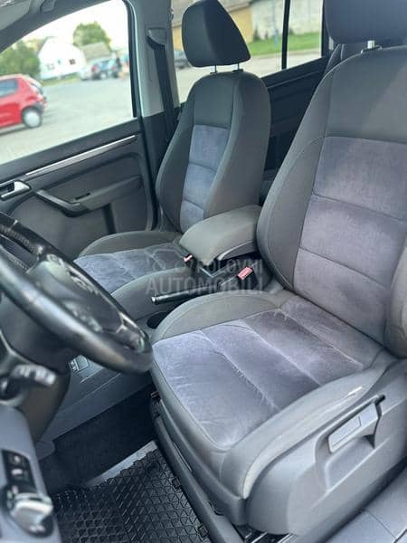 Volkswagen Touran 1.6/7SEDISTA/LED Volkswagen Touran 1.6/7SEDISTA/LED