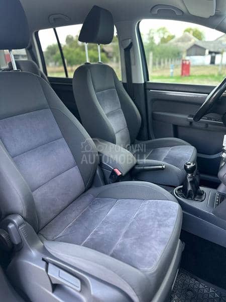 Volkswagen Touran 1.6/7SEDISTA/LED Volkswagen Touran 1.6/7SEDISTA/LED