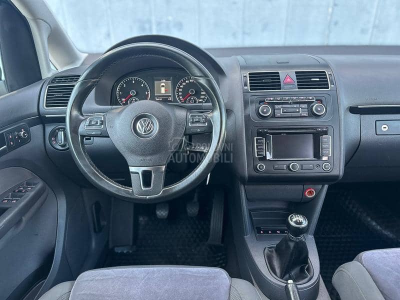Volkswagen Touran 1.6/7SEDISTA/LED Volkswagen Touran 1.6/7SEDISTA/LED