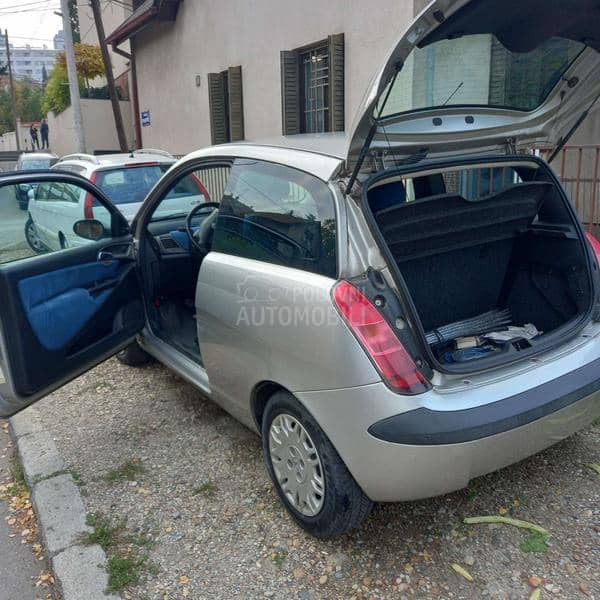 Lancia Ypsilon 8 godina vl.asnik