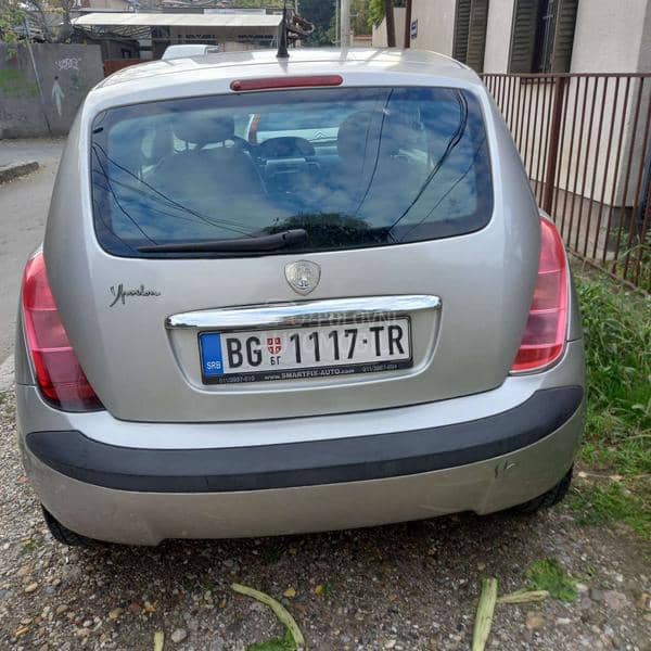 Lancia Ypsilon 8 godina vl.asnik