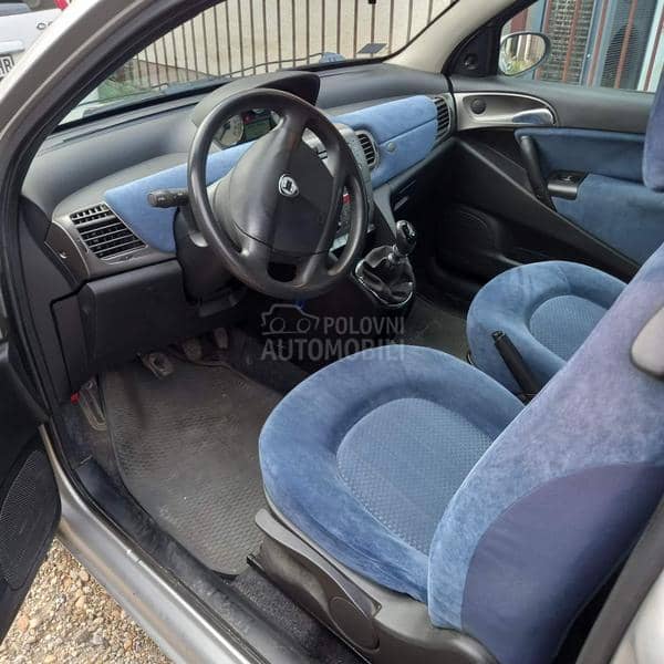 Lancia Ypsilon 8 godina vl.asnik