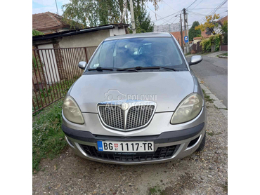 Lancia Ypsilon 8 godina vl.asnik