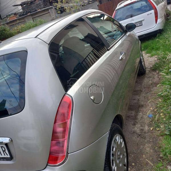 Lancia Ypsilon 8 godina vl.asnik
