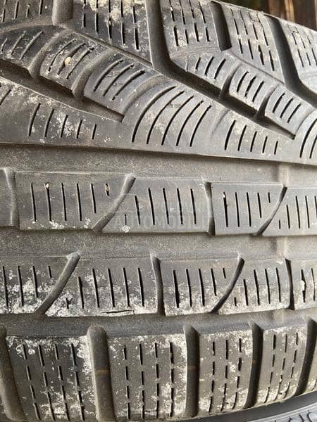 Pirelli 225/55 R17 Zimska