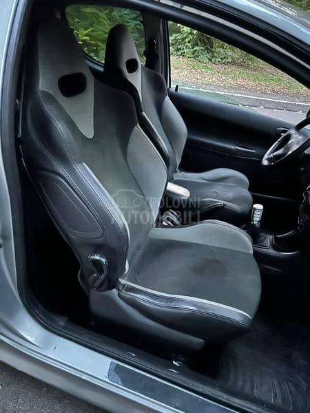 Peugeot 206  Peugeot 206