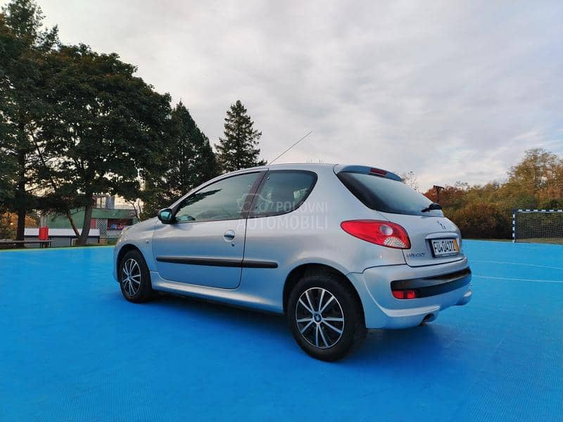 Peugeot 206 plus 