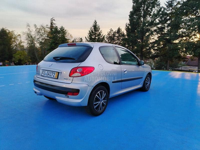 Peugeot 206 plus 