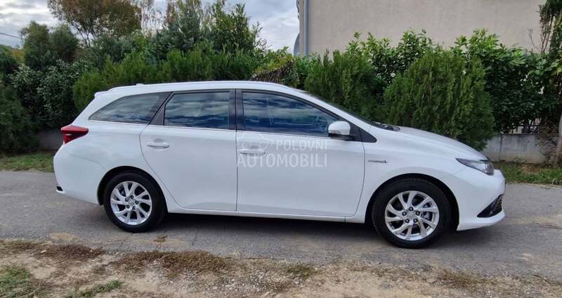 Toyota Auris 1.8 hibrid