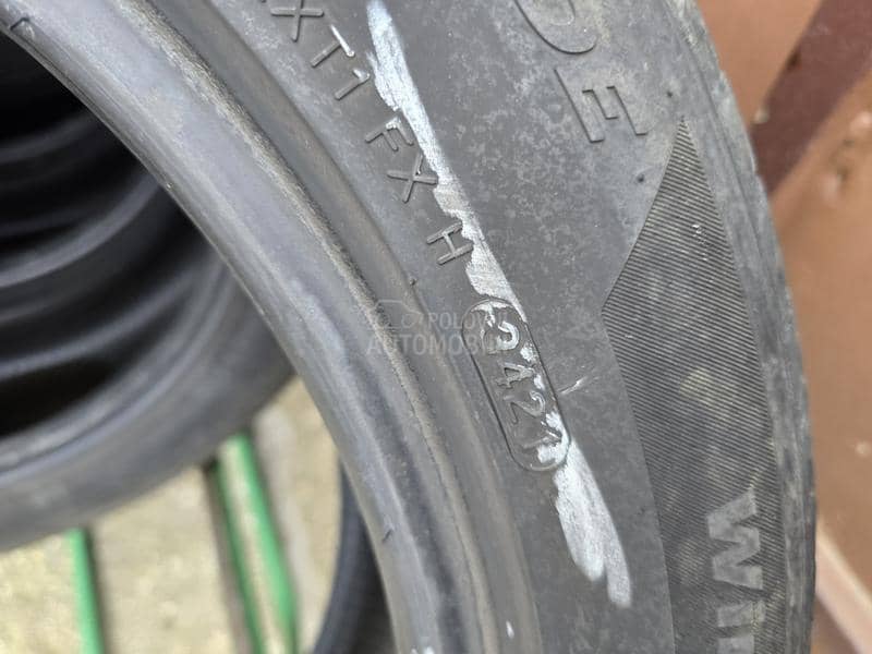 Hankook 215/55 R17 Zimska