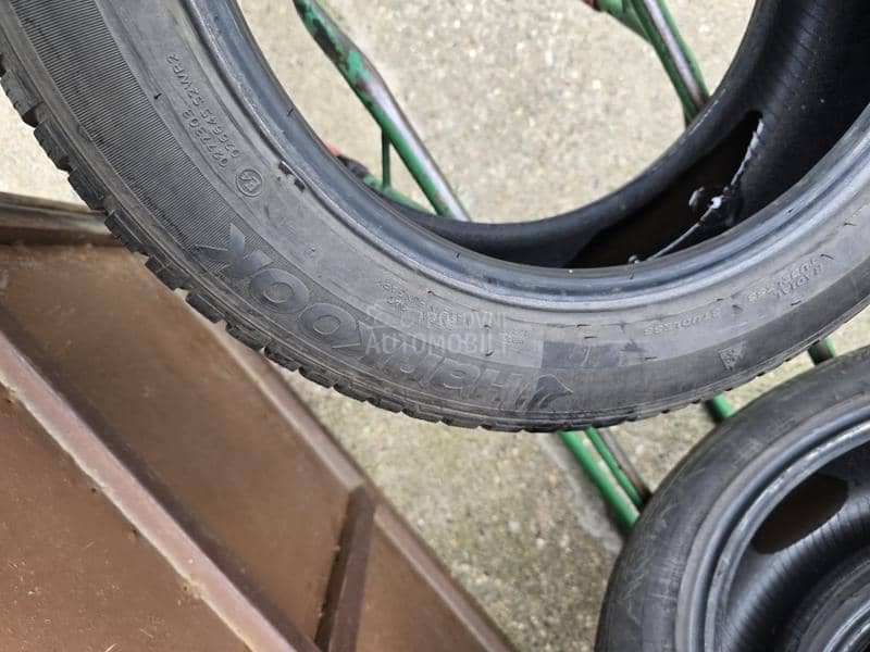 Hankook 215/55 R17 Zimska