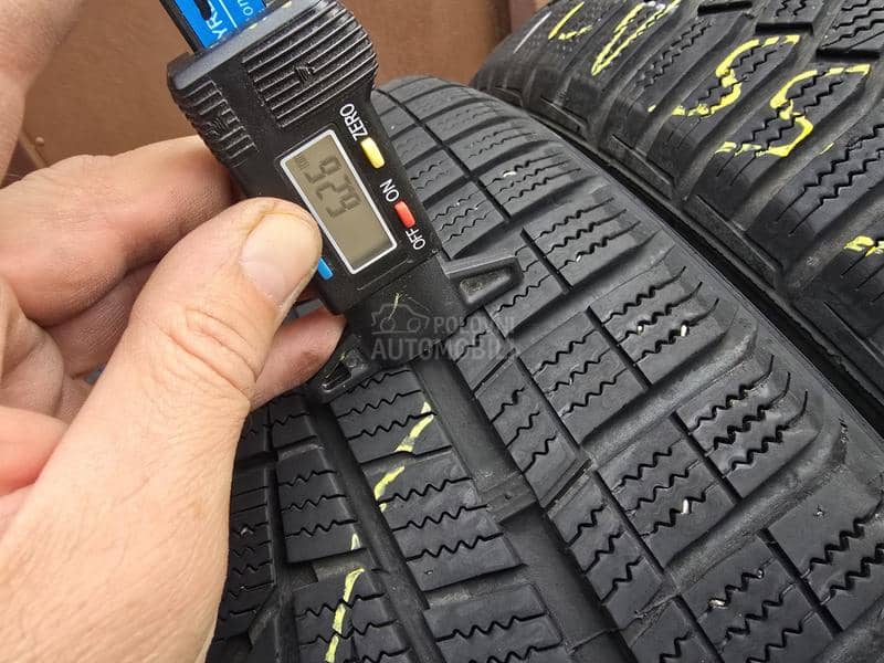 Hankook 215/55 R17 Zimska