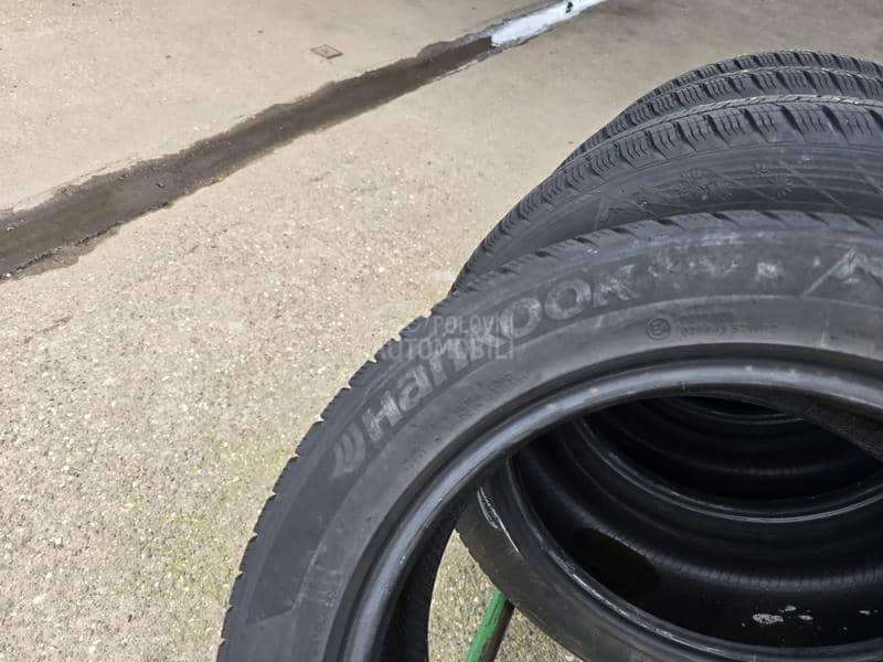 Hankook 215/55 R17 Zimska