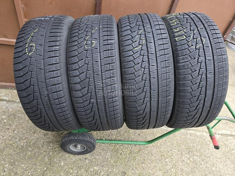 Hankook 215/55 R17 Zimska