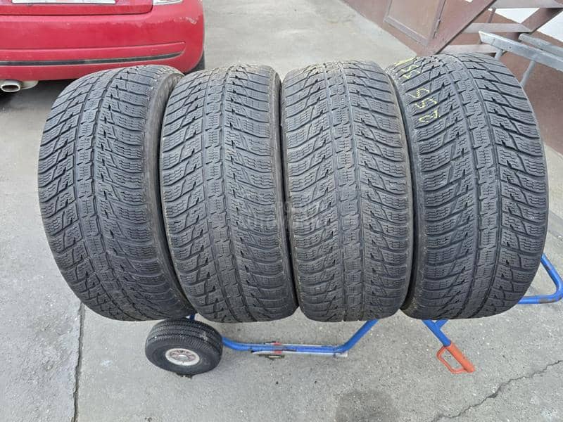Nokian 255/55 R18 Zimska