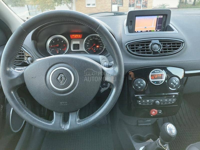 Renault Clio NIGHT I DAY NAWI